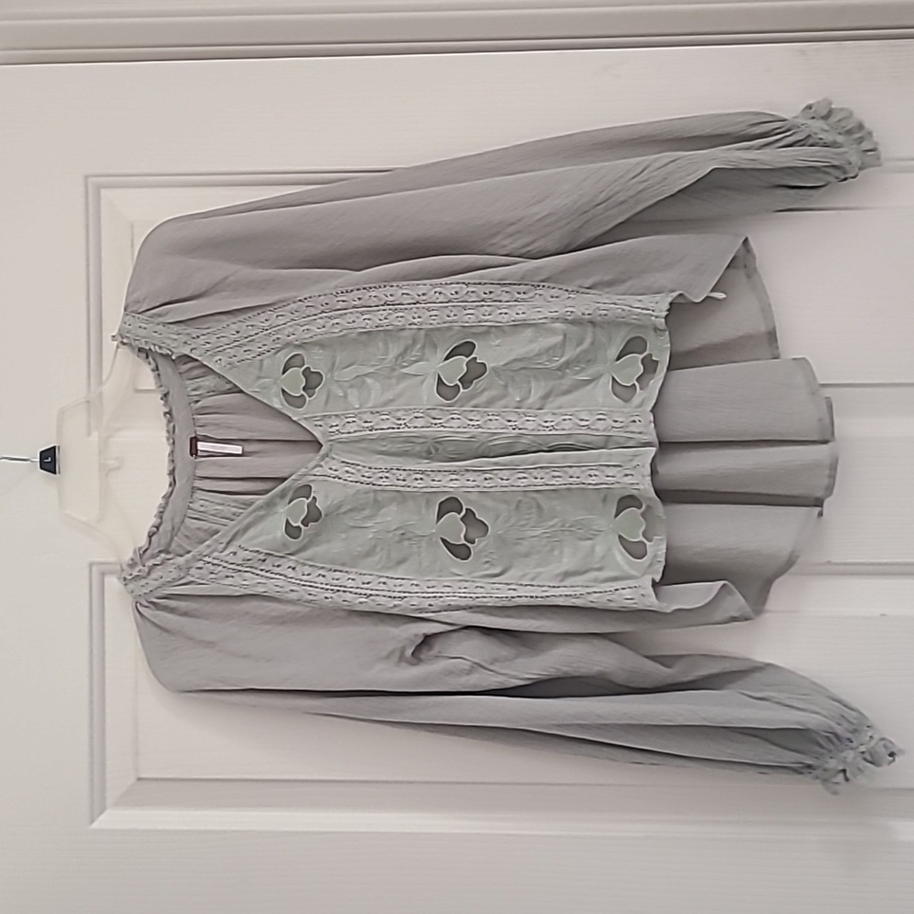 Long sleeve pullover blouse